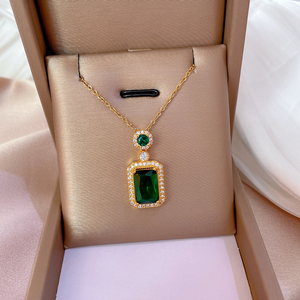 Esmeralda Imperial – Dije de Lujo con Zircón Cuadrado