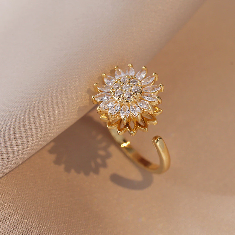 SolFlair – Anillo Girasol Giratorio con Circonias