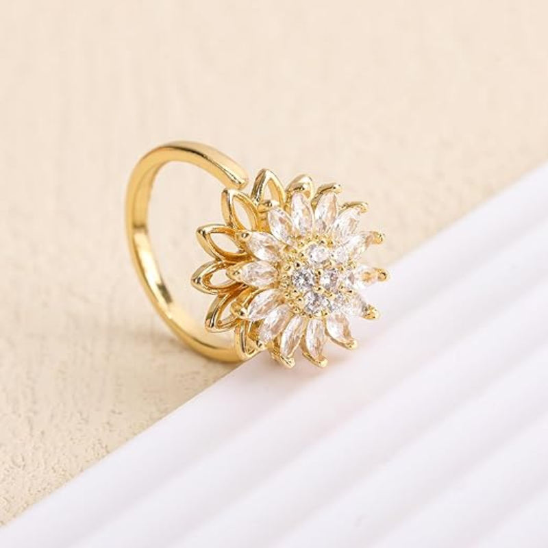 SolFlair – Anillo Girasol Giratorio con Circonias