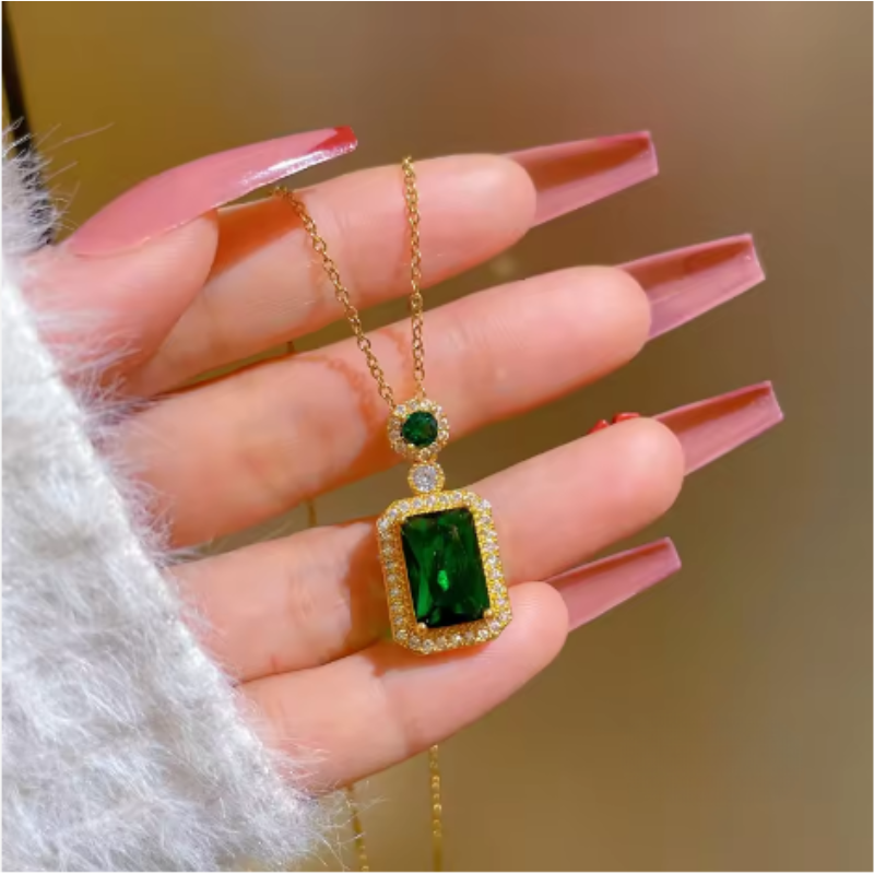Esmeralda Imperial – Dije de Lujo con Zircón Cuadrado